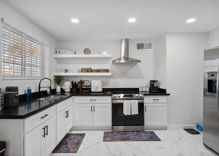Apartment 5 Miles From Downtown - Pool *