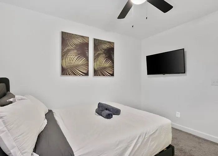 5 Miles From Downtown - Pool Phoenix