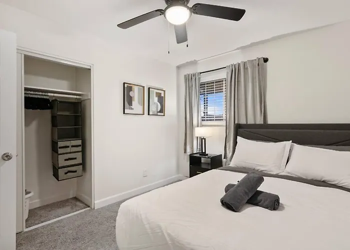 Apartment 5 Miles From Downtown - Pool *