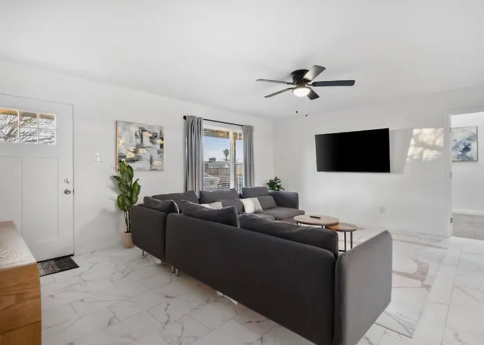 5 Miles From Downtown - Pool Phoenix